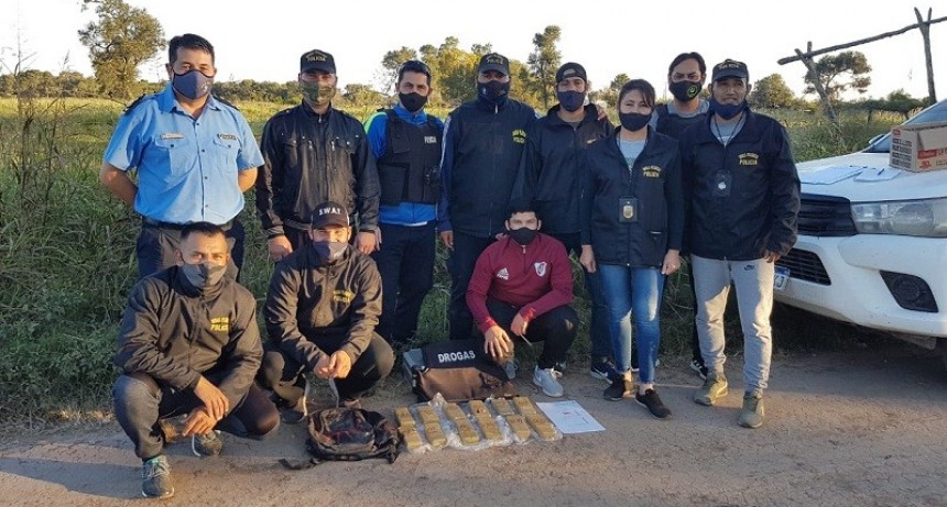 Cruce Lote N&ordm;42: Contando con la Colaboraci&oacute;n de distintas Unidades se logr&oacute; el Secuestro de casi cuatro kilos de Marihuana