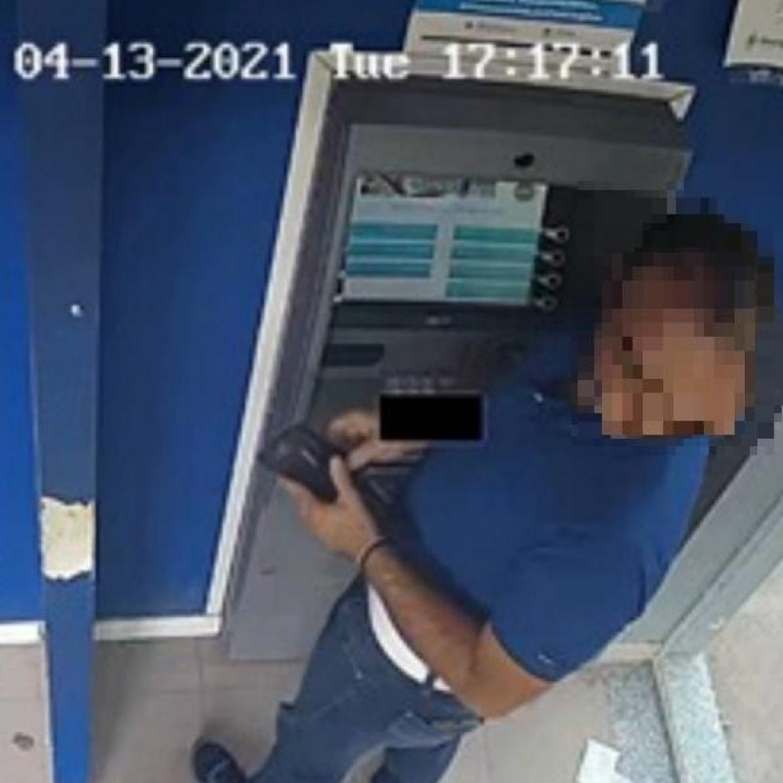 Resistencia: Aprovech&oacute; el olvido de una tarjeta para hacerse una transferencia de 70 mil pesos