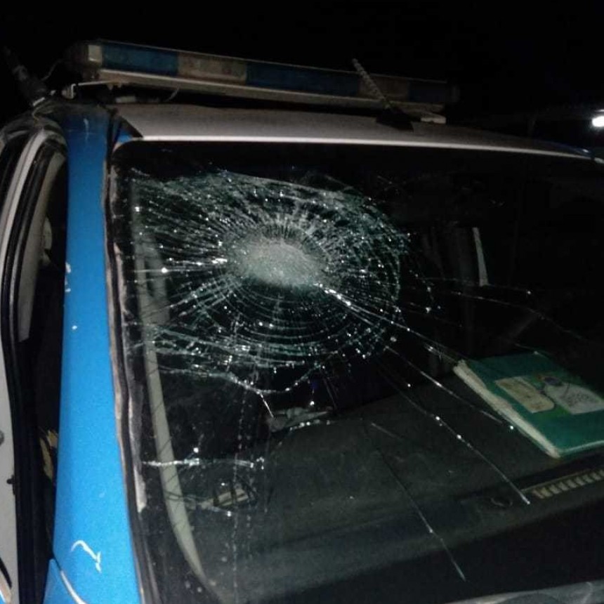 Atacaron con piedras a un patrullero que se dirig&iacute;a a desbaratar una fiesta clandestina