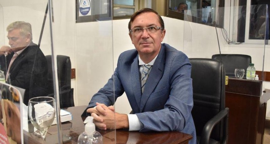 Guti&eacute;rrez propone modificar la ley que cobra impuestos por el uso de plataformas educativas