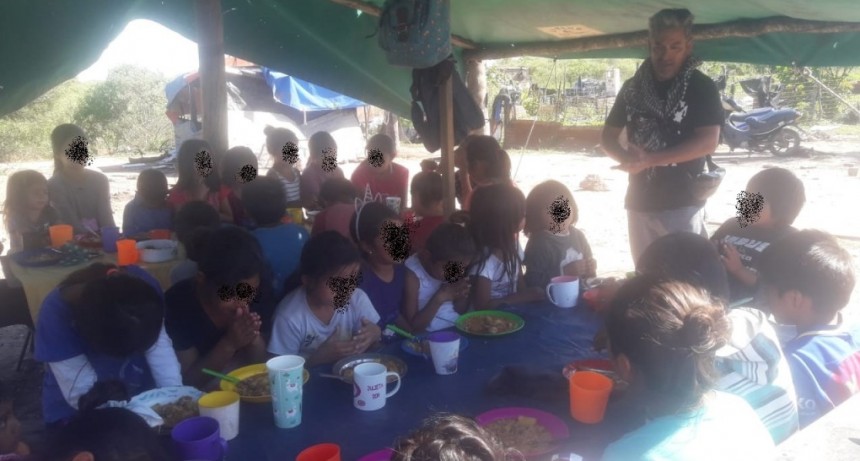 Villa &Aacute;ngela: EL COMEDOR ESCUELA DEL ASENTAMIENTO DEL EX BASURAL NECESITA DE LA COLABORACI&Oacute;N DE LA COMUNIDAD | "no solamente le llenamos la pancita, sino que le llenamos la mente y el coraz&oacute;n"