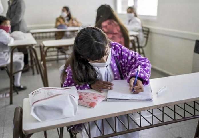 Ministro de Educación ratifica que escuelas primarias tendrán jornada completa o agregarán más horas