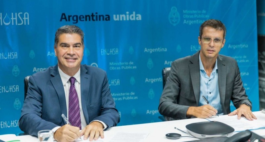 Capitanich firm&oacute; convenio de financiamiento para extender redes domiciliarias de agua potable a m&aacute;s localidades