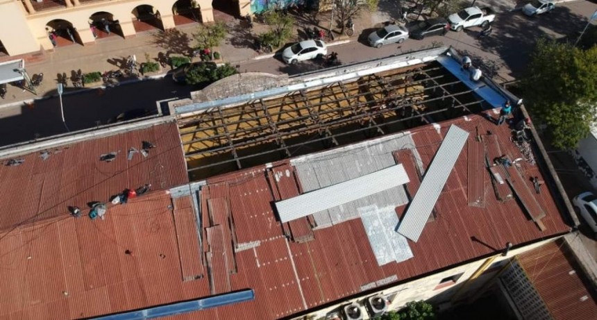Villa &Aacute;ngela: OBRAS P&Uacute;BLICAS REALIZA MANTENIMIENTO EN EL EDIFICIO MUNICIPAL