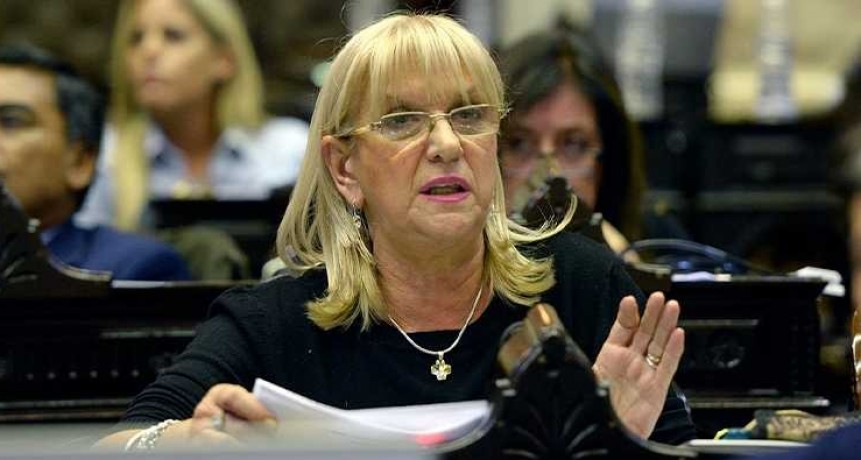 Elda P&eacute;rtile fue notificada de su restituci&oacute;n en el Tribunal de Cuentas y volver&aacute; a asumir el martes