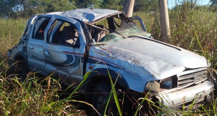 Tres Isletas: Impactante accidente en la ruta 95: iban alcoholizados, volcaron y chocaron contra una columna