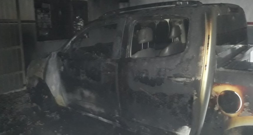Villa &Aacute;ngela: SE INCENDI&Oacute; UNA CAMIONETA EN UN TALLER