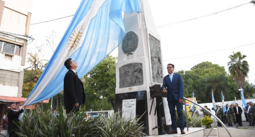 D&iacute;a de la Patria: Mart&iacute;nez llam&oacute; a "recuperar los valores y estar unidos para salir adelante"