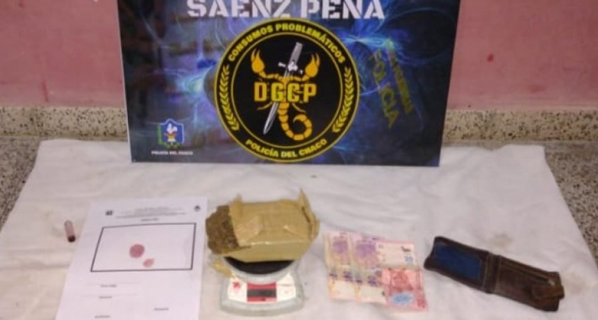 Intent&oacute; abordar un colectivo y la terminal y le encontraron casi medio kilo de marihuana