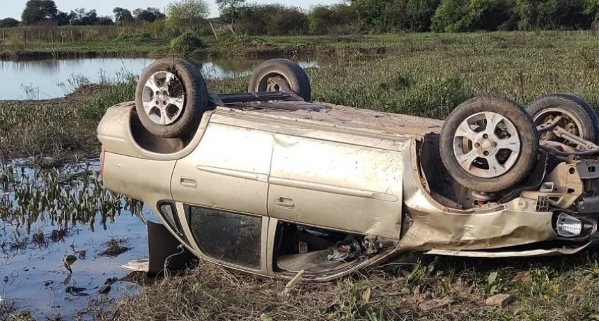  Tres Isletas: Accidente fatal| En un camino vecinal volc&oacute; un auto con dos personas y muri&oacute; un hombre de 81 a&ntilde;os