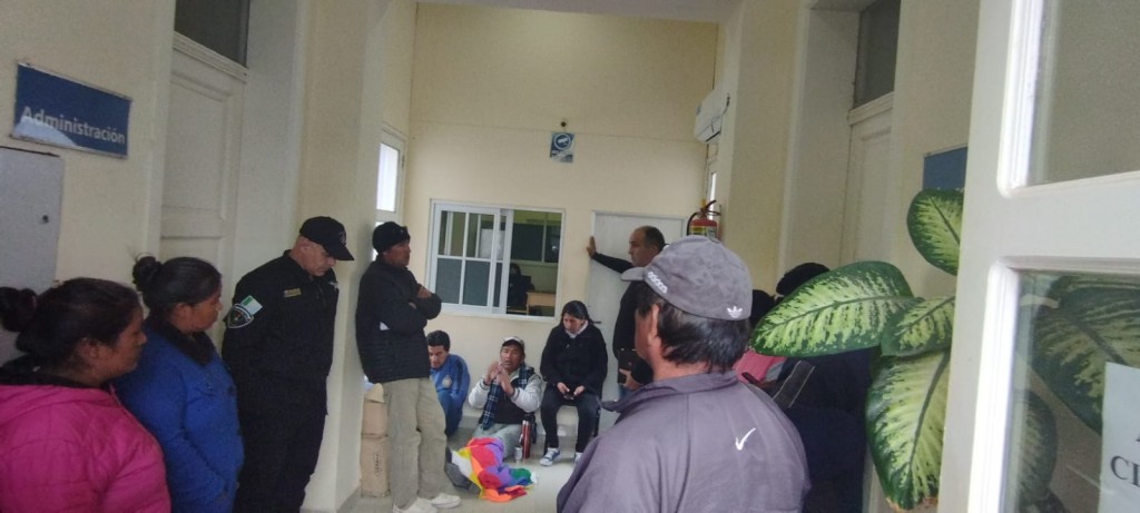 Villa Ángela: MARCHA EN PEDIDO DE JUSTICIA POR MELINA RAMOS | Los manifestantes fueron recibidos por el Director del Hospital con quien elaboraron un petitorio para ser elevado al Ministerio de Salud 