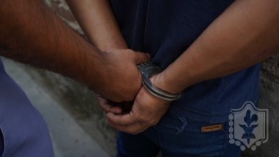 EN CONTROL VEHICULAR APREHENDEN A JOVEN CON PEDIDO DE CAPTURA