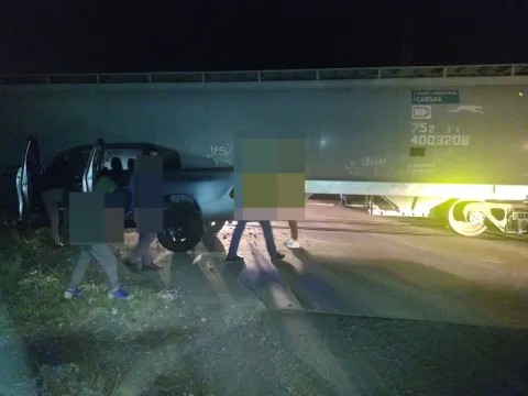 Pinedo: UNA FAMILIA SE SALV&Oacute; DE MILAGRO TRAS SER EMBESTIDA POR  UNA LOCOMOTORA| HAB&Iacute;A DOS MENORES DE EDAD 