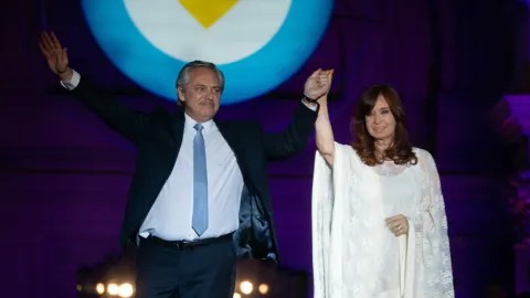 ALBERTO FERN&Aacute;NDEZ Y CRISTINA KIRCHNER PODR&Iacute;AN REUNIRSE PARA HABLAR SOBRE LAS CANDIDATURAS DEL FRENTE DE TODOS 