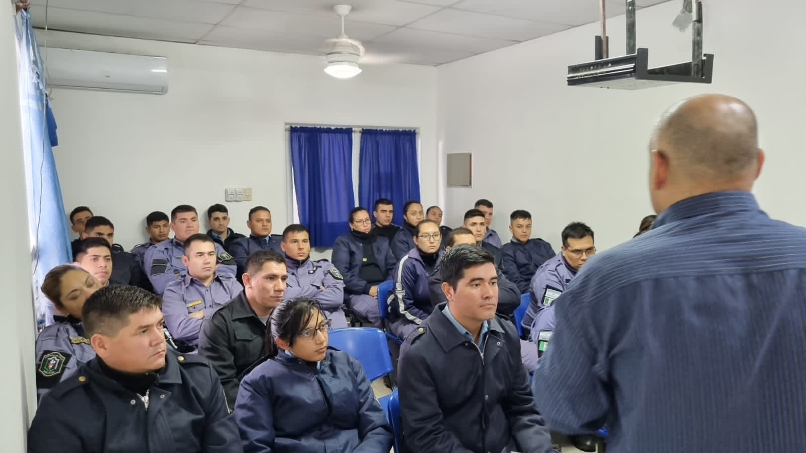 Villa &Aacute;ngela: CAPACITACI&Oacute;N A PERSONAL POLICIAL SOBRE SISTEMA SI.GE.BI DE ANTECEDENTES | NUEVAS HERRAMIENTAS Y TECNOLOG&Iacute;AS