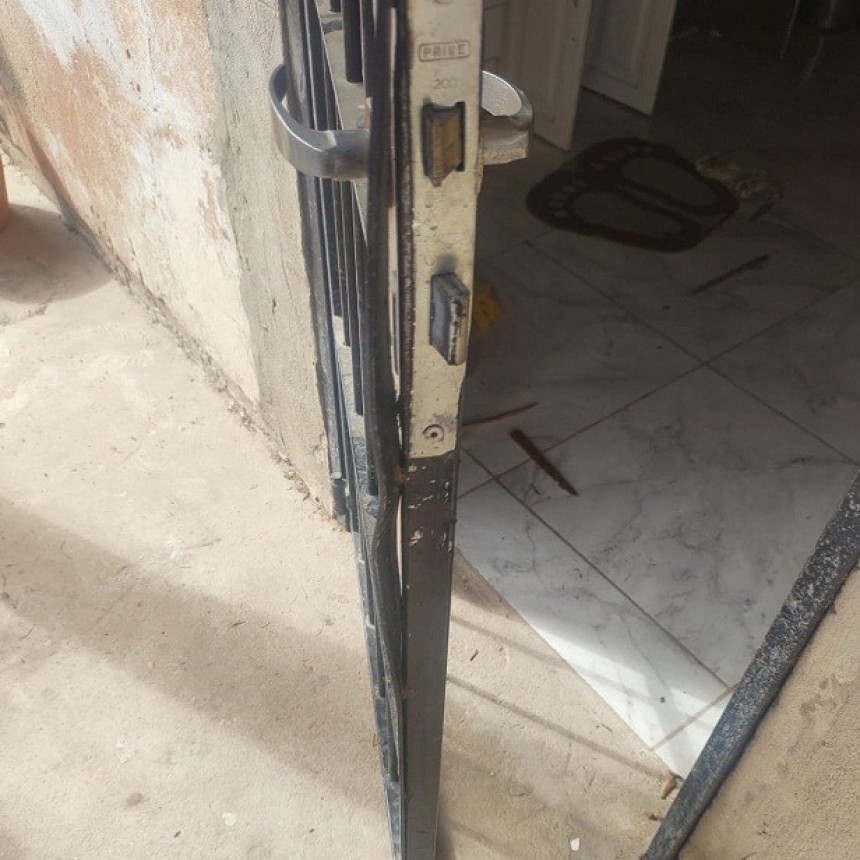 Villa &Aacute;ngela: TRAS VIOLENTAR LAS REJAS Y PUERTA DE ACCESO DE UNA CASA SE LLEVARON UNA GARRAFA Y UNA BOMBA DE AGUA