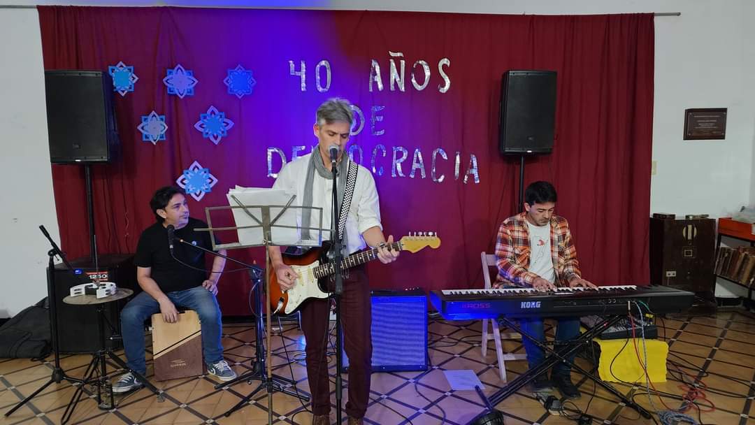 Villa &Aacute;ngela: EL CICLO DE ROCK NACIONAL CAUTIV&Oacute; A LOS CONCURRENTES EN EL MUSEO MUNICIPAL
