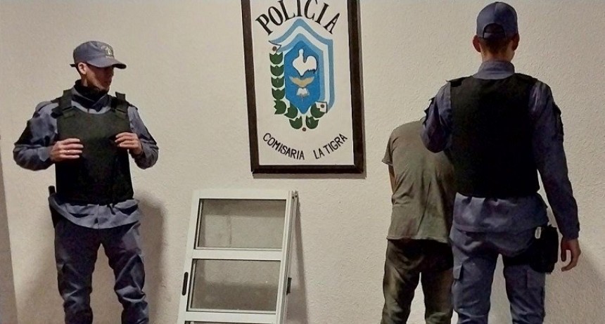 La Tigra: DETIENEN A UN HOMBRE POR SUPUESTAS AMENAZAS CON ARMA BLANCA  Y RECUPERAN UNA VENTANA SUSTRAIDA