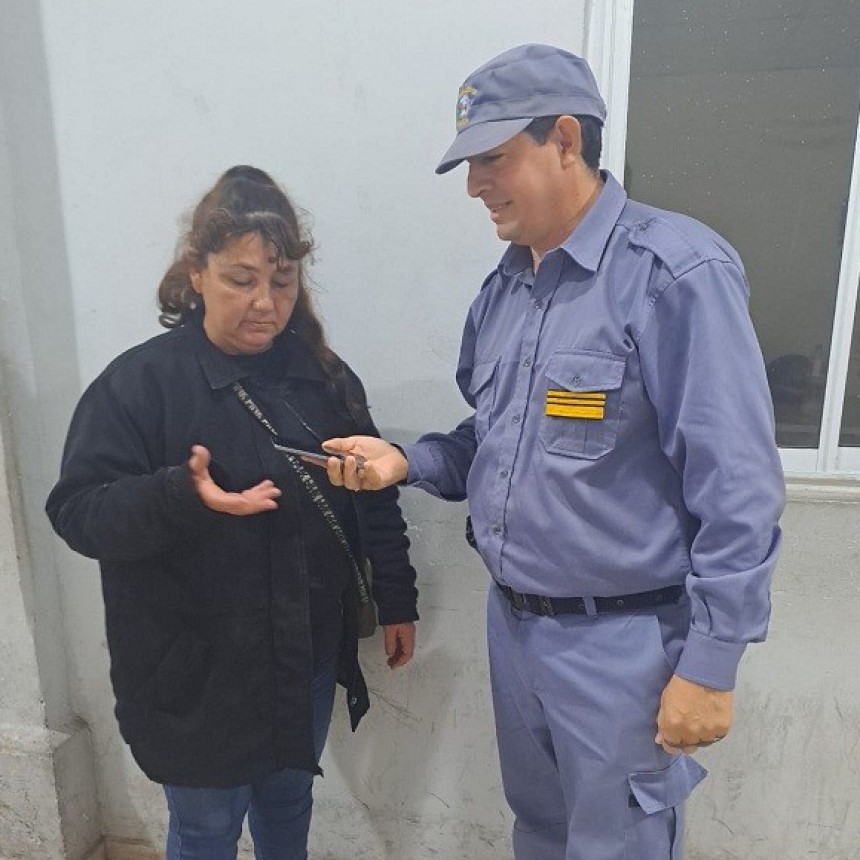 Villa &Aacute;ngela: RECUPERAN UN CELULAR QUE FUE EXTRAVIADO EN LA V&Iacute;A P&Uacute;BLICA