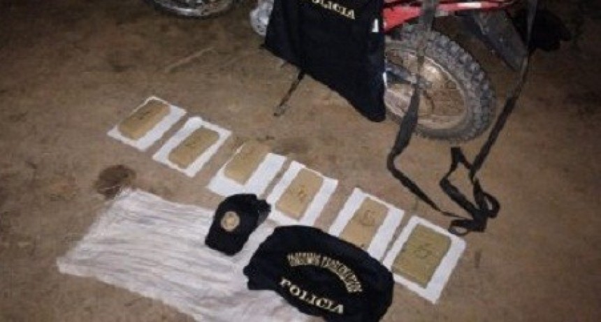 Ruta Provincial N&deg; 13: MOTORISTA HUYO A PIE DE UN CONTROL, DEJO LA MOTO Y CASI CINCO KILOS DE MARIHUANA