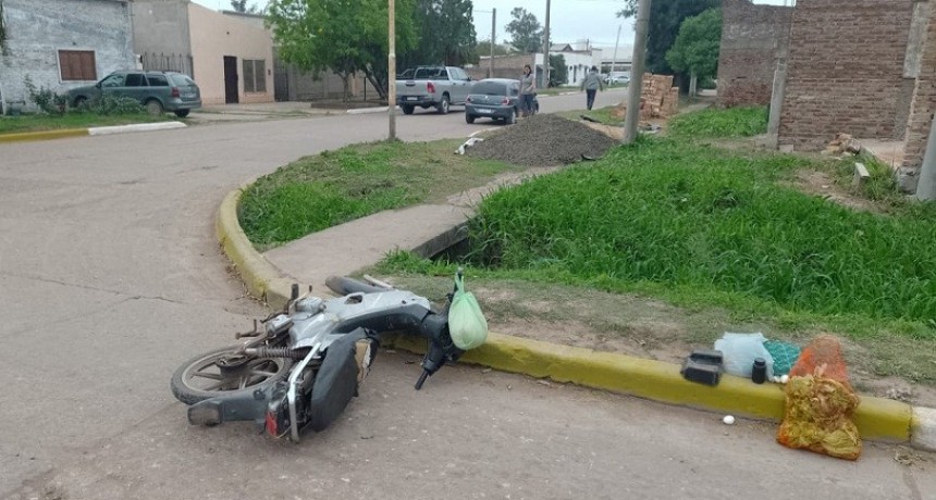 Villa &Aacute;ngela: UNA JOVEN RESULT&Oacute; LESIONADA EN EL CHOQUE DE UN AUTOM&Oacute;VIL Y UNA MOTOCICLETA