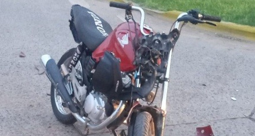 Villa &Aacute;ngela: UN MOTOCICLISTA SUFRI&Oacute; FISURA DE RODILLA TRAS CHOCAR CON UNA CAMIONETA 