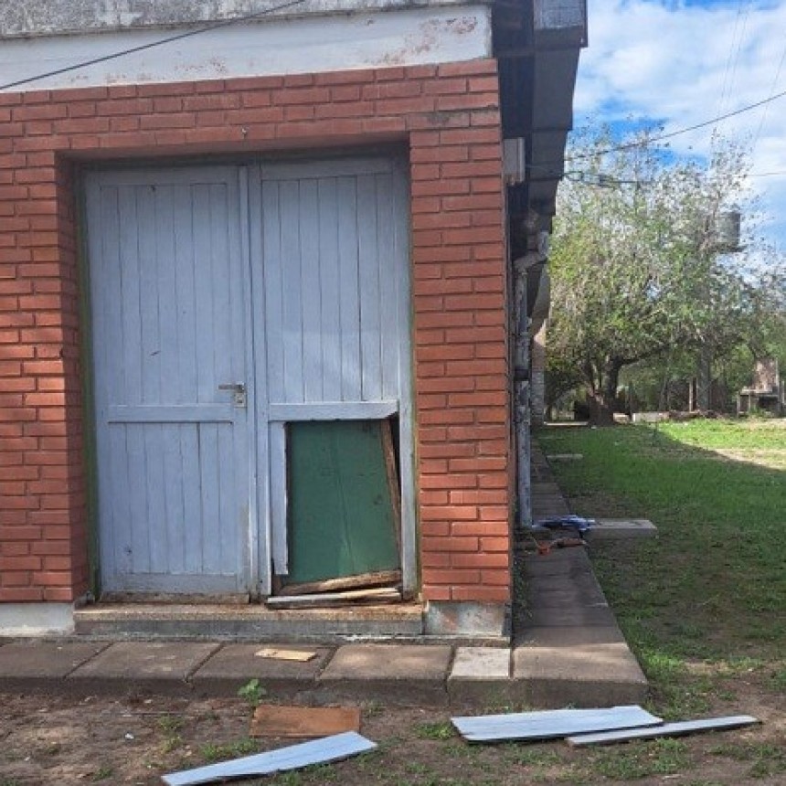 Lote 11: DELINCUENTES ENTRARON A ROBAR EN LA ESCUELA N&ordm;476 &ldquo;SABINO SALICA&rdquo;