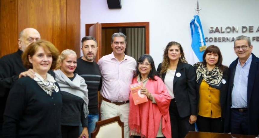 CAPITANICH Y TRABAJADORES SOCIALES DEFINIERON AGENDA PARA ATENDER TEMAS INHERENTES AL SECTOR