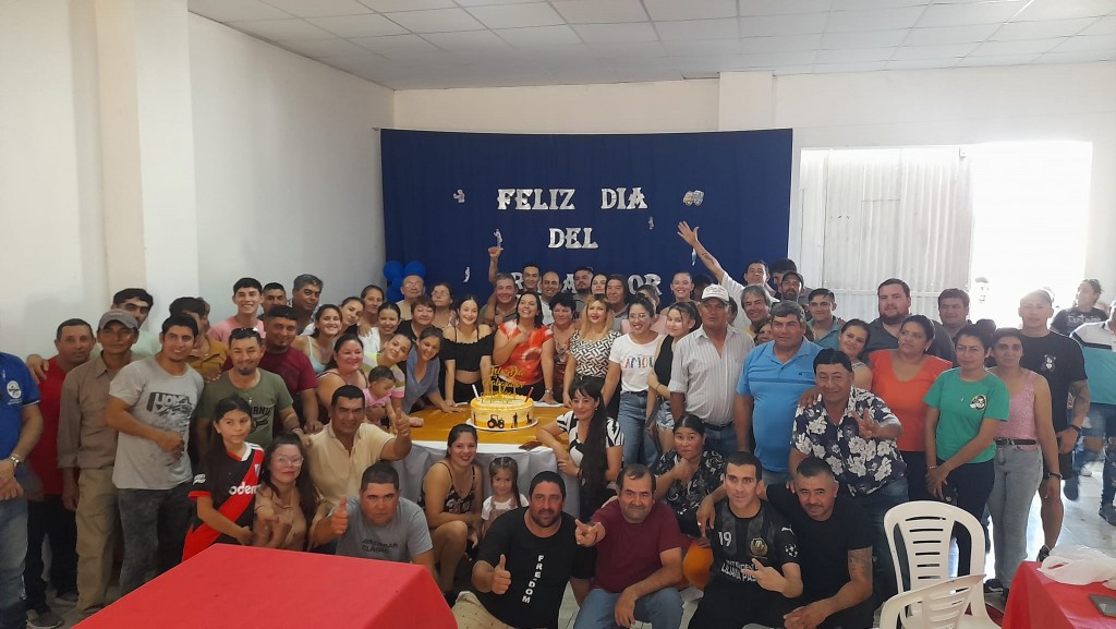 Enrique Urien: La familia municipal festejó con un almuerzo y baile el Día del Trabajador