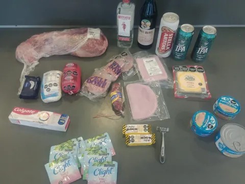 Resistencia: QUER&Iacute;AN HACER UN ASADO CON PIQUE Y FERNET: FUERON A ROBAR AL SUPERMERCADO