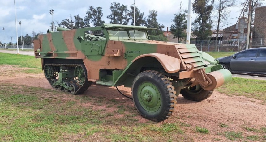 Villa &Aacute;ngela: EL MUNICIPIO RECIBI&Oacute; VEH&Iacute;CULOS EN DESUSO DONADOS POR EL EJ&Eacute;RCITO ARGENTINO PARA SER EXPUESTO EN LUGARES P&Uacute;BLICOS 