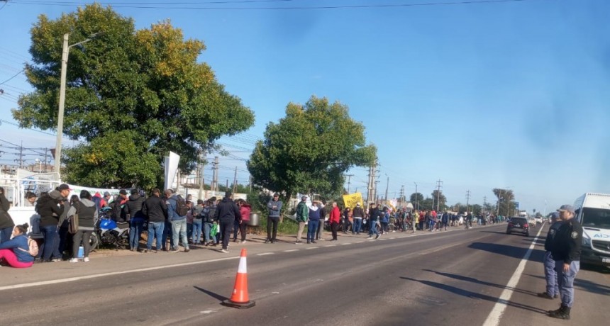 S&Aacute;ENZ PE&Ntilde;A: Camioneros de Villa &Aacute;ngela se sumaron al paro en rechazo a las medidas del gobierno nacional 