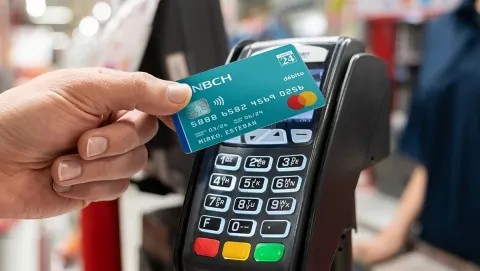 AFIP MONITOREA GASTOS CON TARJETAS DE D&Eacute;BITO EN MAYO: &iquest;QU&Eacute; PASA SI SUPERO EL TOPE?