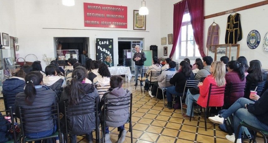 Villa &Aacute;ngela: DIO INICIO EL CICLO DE CAF&Eacute; FILOS&Oacute;FICO EN EL MUSEO REGIONAL HIST&Oacute;RICO &ldquo;RUB&Eacute;N JES&Uacute;S FERRER&rdquo;