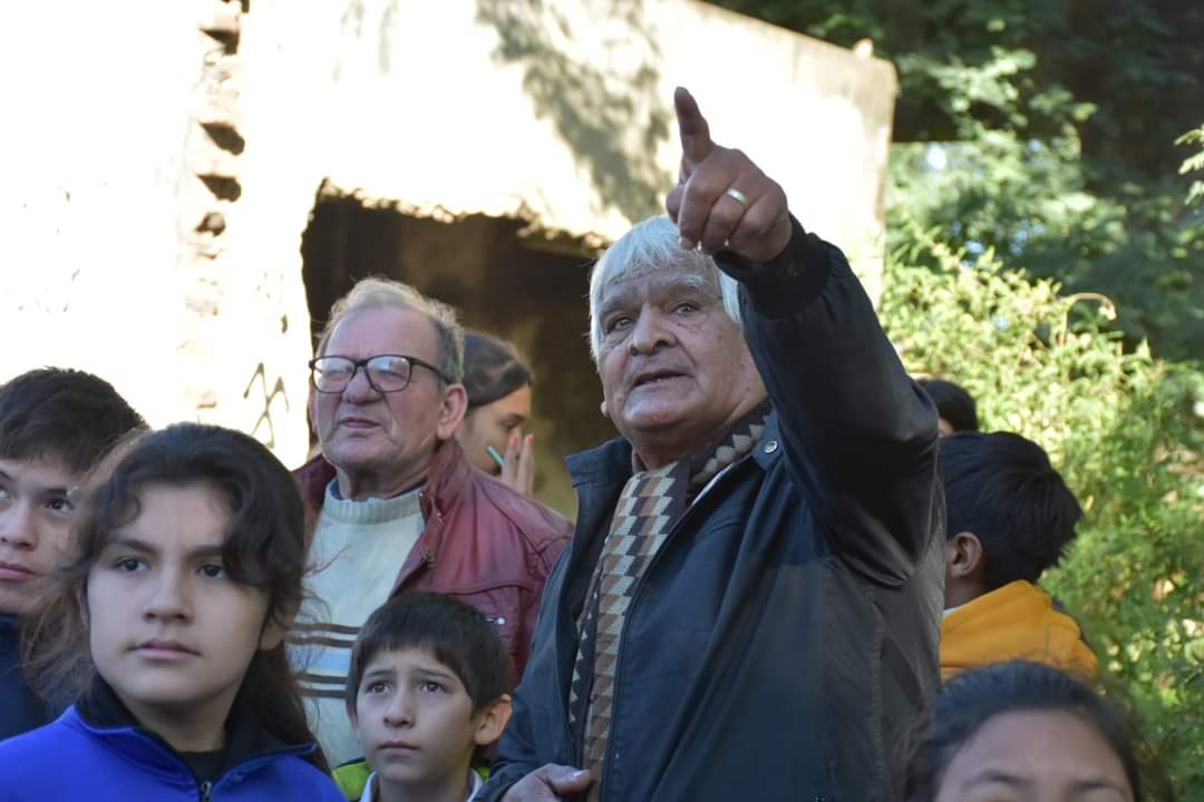 LA VILLA FESTEJA 2024: EX TRABAJADORES DE LA CHAQUE&Ntilde;A CONTARON SU EXPERIENCIA EN UN RECORRIDO POR LA F&Aacute;BRICA DE TANINOS