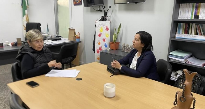 Enrique Urien: LILIANA PASCUA REALIZ&Oacute; GESTIONES EN RESISTENCIA JUNTO A LA MINISTRA DE EDUCACI&Oacute;N Y SUBSECRETARIA DE GANADER&Iacute;A 