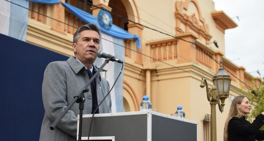 Villa &Aacute;ngela: EL GOBERNADOR ZDERO ACOMPA&Ntilde;&Oacute; EL ACTO CENTRAL POR EL 114&deg; ANIVERSARIO  