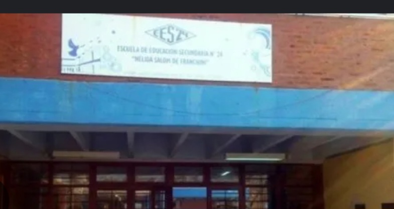 VILLA ÁNGELA:PINTURERÍAS SOCIAS DE LA CÁMARA DE COMERCIO COLABORAN CON MATERIALES PARA EL COLEGIO NACIONAL