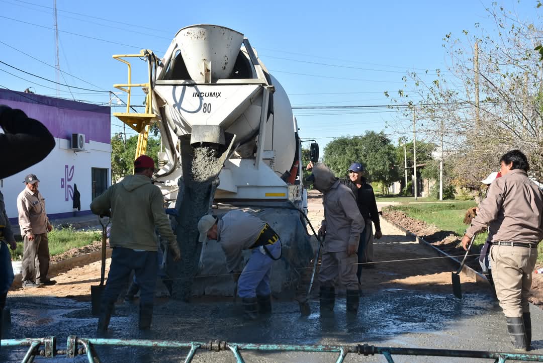 LA MUNICIPALIDAD DE VILLA ÁNGELA COMPLETA LA PAVIMENTACIÓN DE LA CALLE TUCUMÁN Y ANUNCIA NUEVOS FRENTES DE OBRA