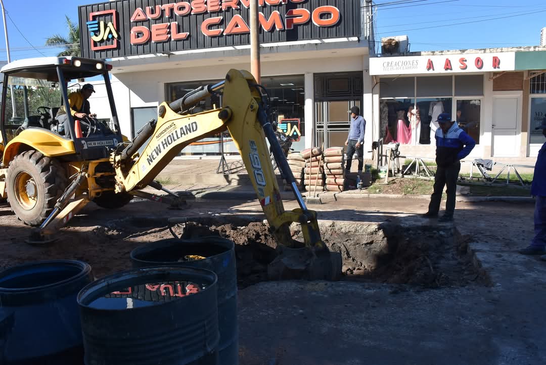 VILLA ÁNGELA: EL MUNICIPIO REALIZA BACHEOS EN DIFERENTES PUNTOS DE LA CIUDAD 