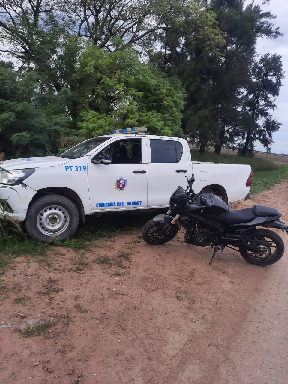 CORONEL DU GRATY: ENCONTRARON ABANDONADA UNA MOTOCICLETA CON PEDIDO DE CAPTURA EN RESISTENCIA 