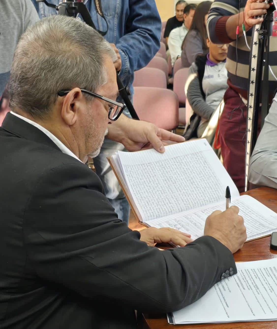 VILLA &Aacute;NGELA: DIVERSOS PROYECTOS Y RECLAMOS VECINALES EN LA NOVENA SESI&Oacute;N ORDINARIA DE CONCEJO MUNICIPAL