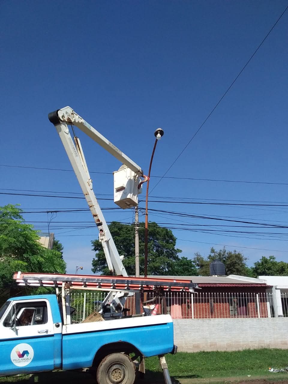 VILLA &Aacute;NGELA: EL MUNICIPIO AVANZA EN MEJORAS DEL ALUMBRADO P&Uacute;BLICO