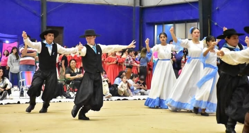 CIERRE A TODO RITMO DE &ldquo;LA VILLA FESTEJA 2025&rdquo; CON FOLCLORE, DANZAS Y UN GRAN ACOMPA&Ntilde;AMIENTO POPULAR