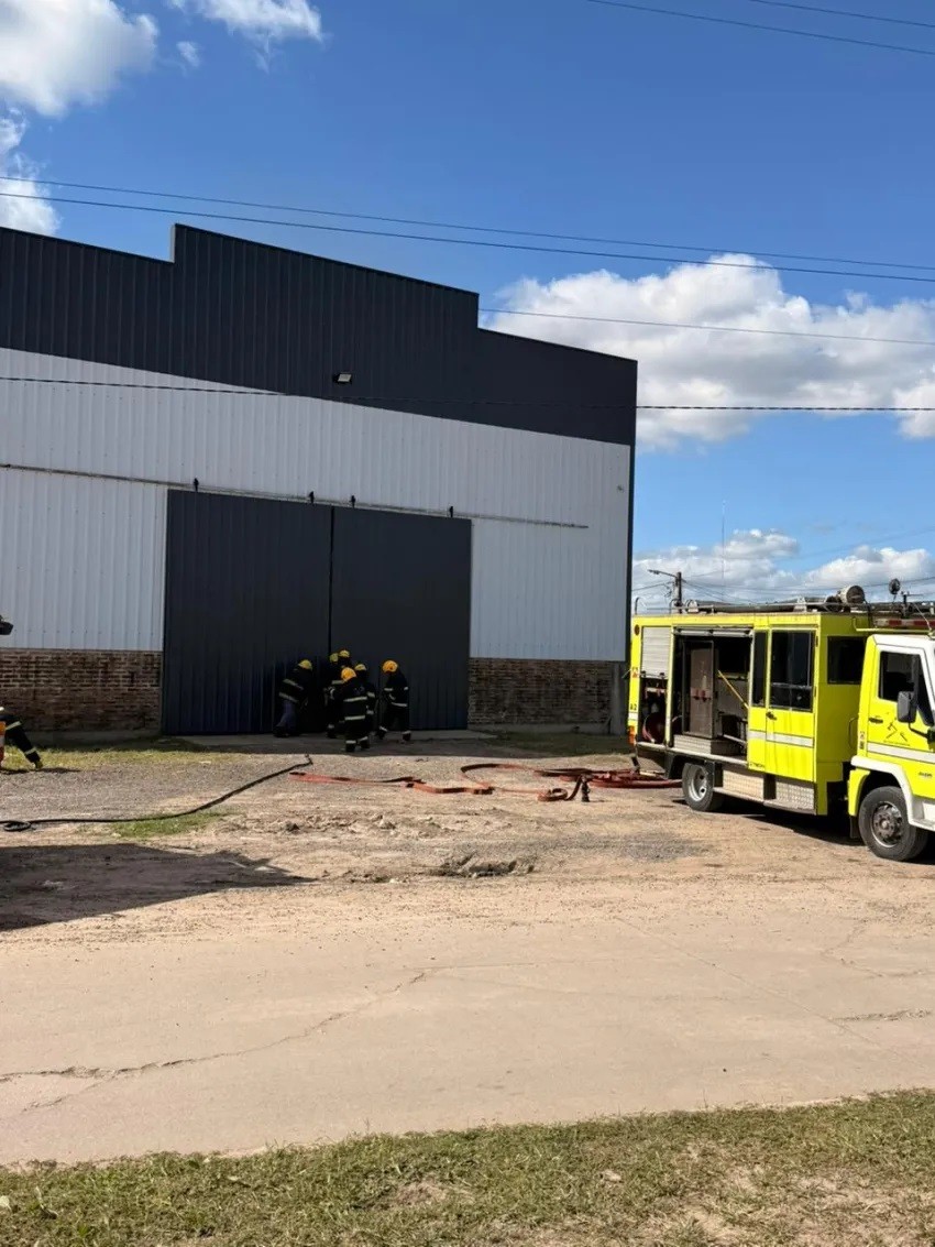 Se incendi&oacute; el dep&oacute;sito de una distribuidora de Puerto Vilelas