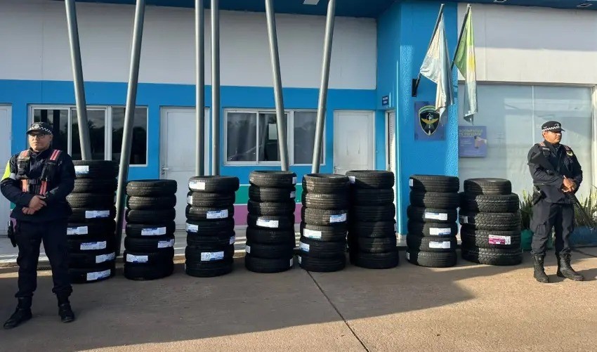 Detectan 52 neum&aacute;ticos de contrabando en una camioneta