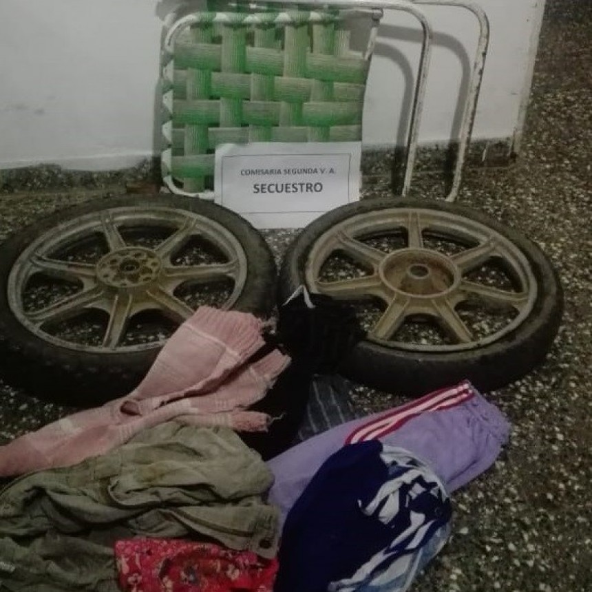 Villa &Aacute;ngela: SALI&Oacute; A SU PATIO Y ENCONTR&Oacute; A DOS PERSONAS ROBANDO, CONOCI&Oacute; A UNO Y FUE A LA CASA, DONDE LO APEDREARON.