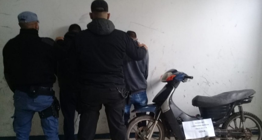 Villa &Aacute;ngela: DOS PERSONAS QUE SE ENCONTRABAN FORCEJEANDO LA PUERTA DE UN AUTO FUERON DETENIDOS