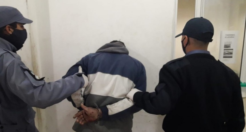 Villa &Aacute;ngela: DETIENEN A UNA PERSONA QUE ESTABA VIOLENTANDO LA CASA DE UN HOMBRE DE 67 A&Ntilde;OS