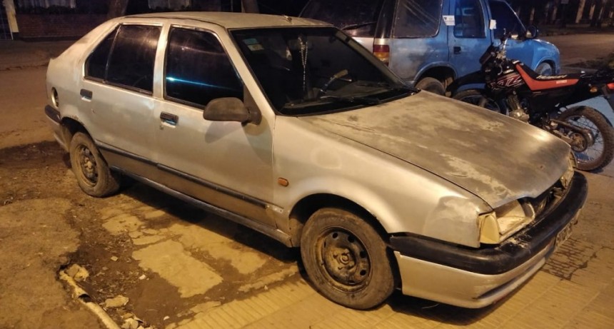 Villa &Aacute;ngela: DOS PERSONAS HUYEN Y DEJAN ABANDONADO EL AUTO AL NOTAR LA PRESENCIA POLICIAL